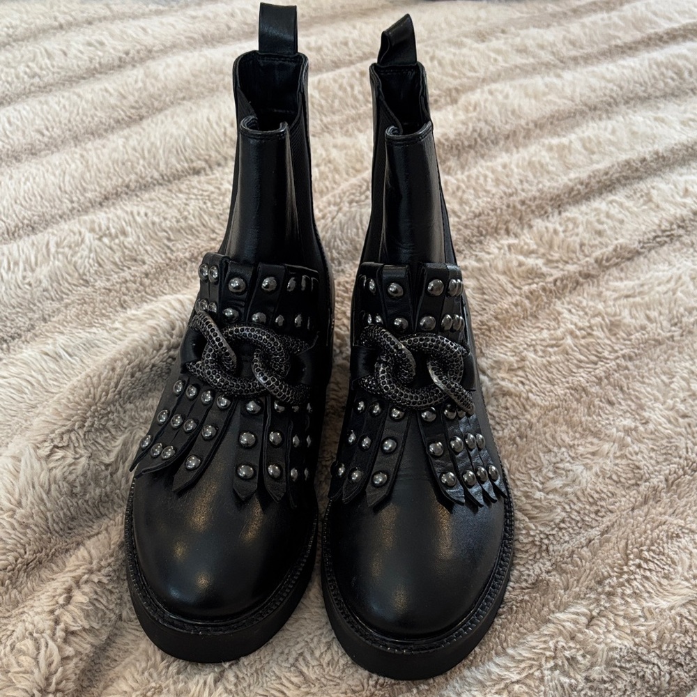 Saint G Kylie boots NWOT size 6